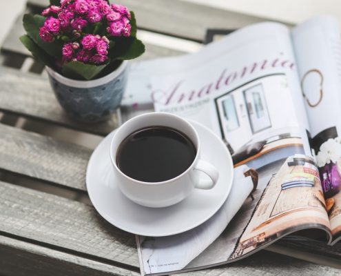 storytelling e marketing, davanti a una tazza di caffé